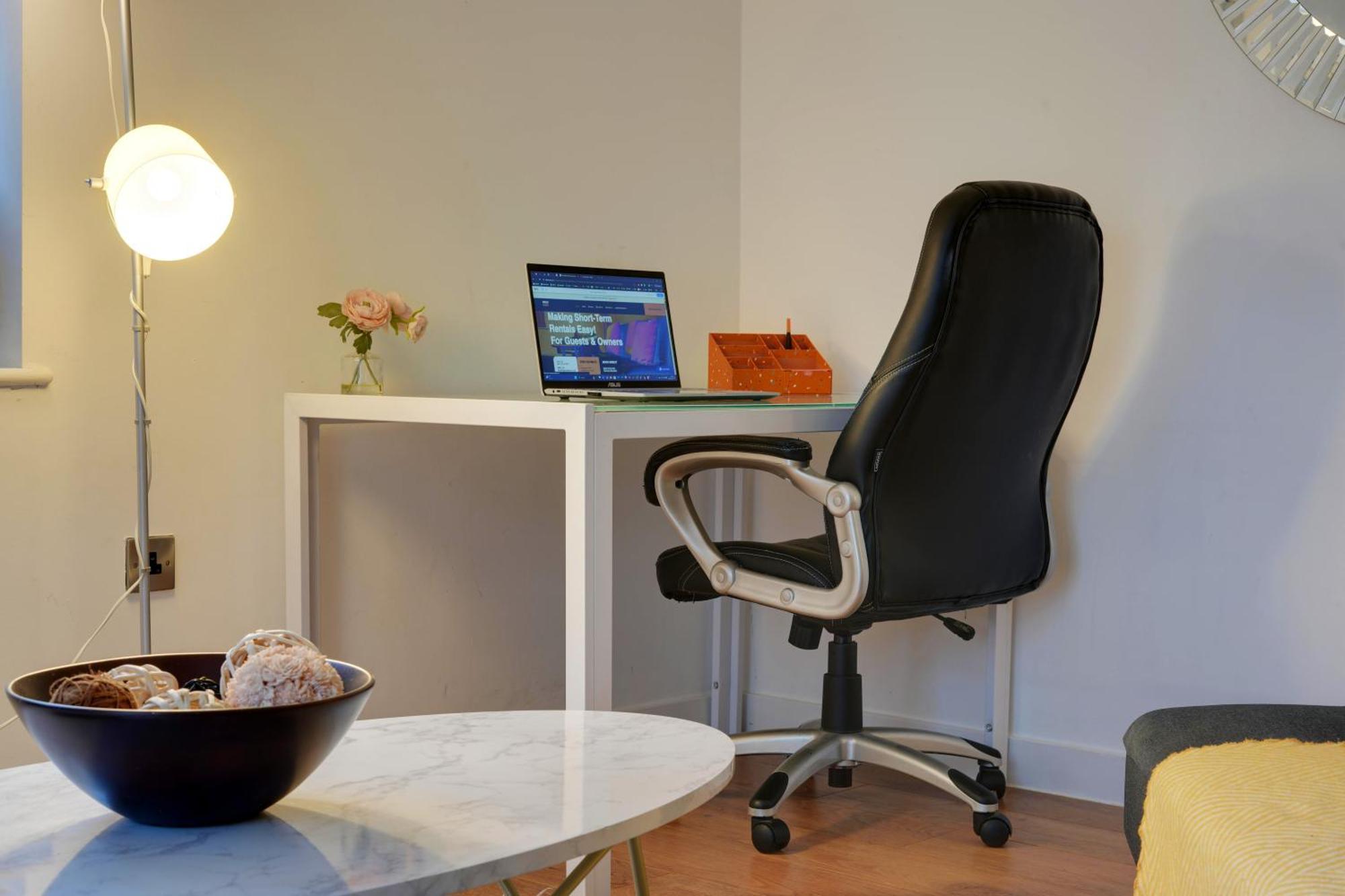 Stylish 2 Bed Apt 18 - City Centre, Free Parking, Espresso Machine & Netflix - Hosted By Stay Host Save Sheffield Exterior photo