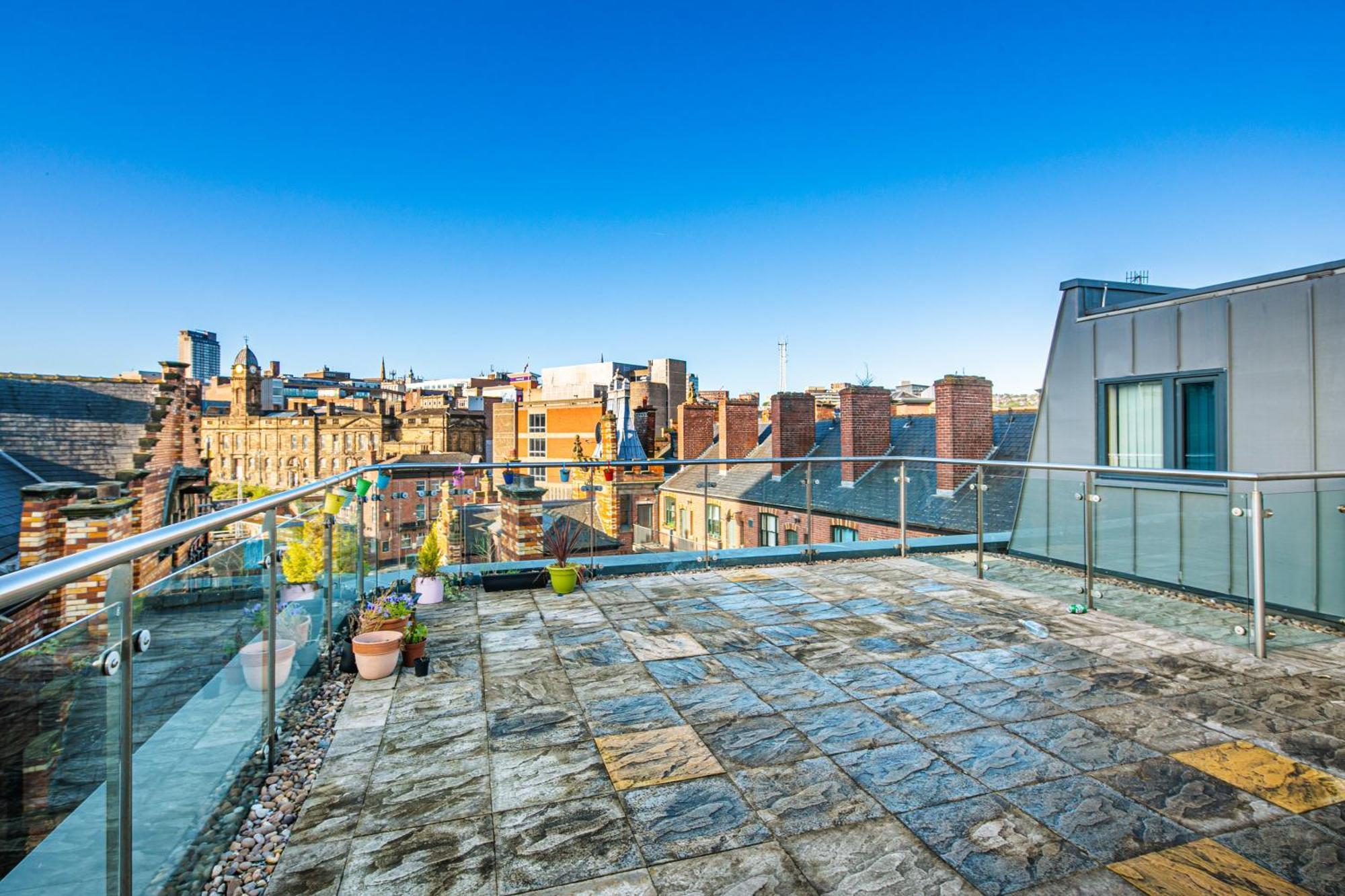 Stylish 2 Bed Apt 18 - City Centre, Free Parking, Espresso Machine & Netflix - Hosted By Stay Host Save Sheffield Exterior photo