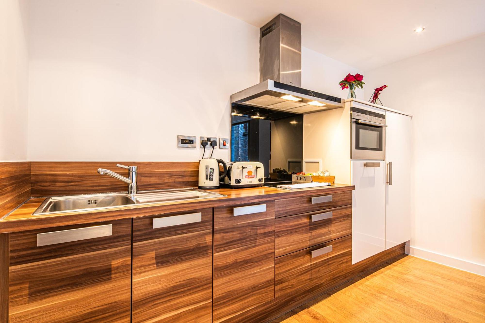 Stylish 2 Bed Apt 18 - City Centre, Free Parking, Espresso Machine & Netflix - Hosted By Stay Host Save Sheffield Exterior photo